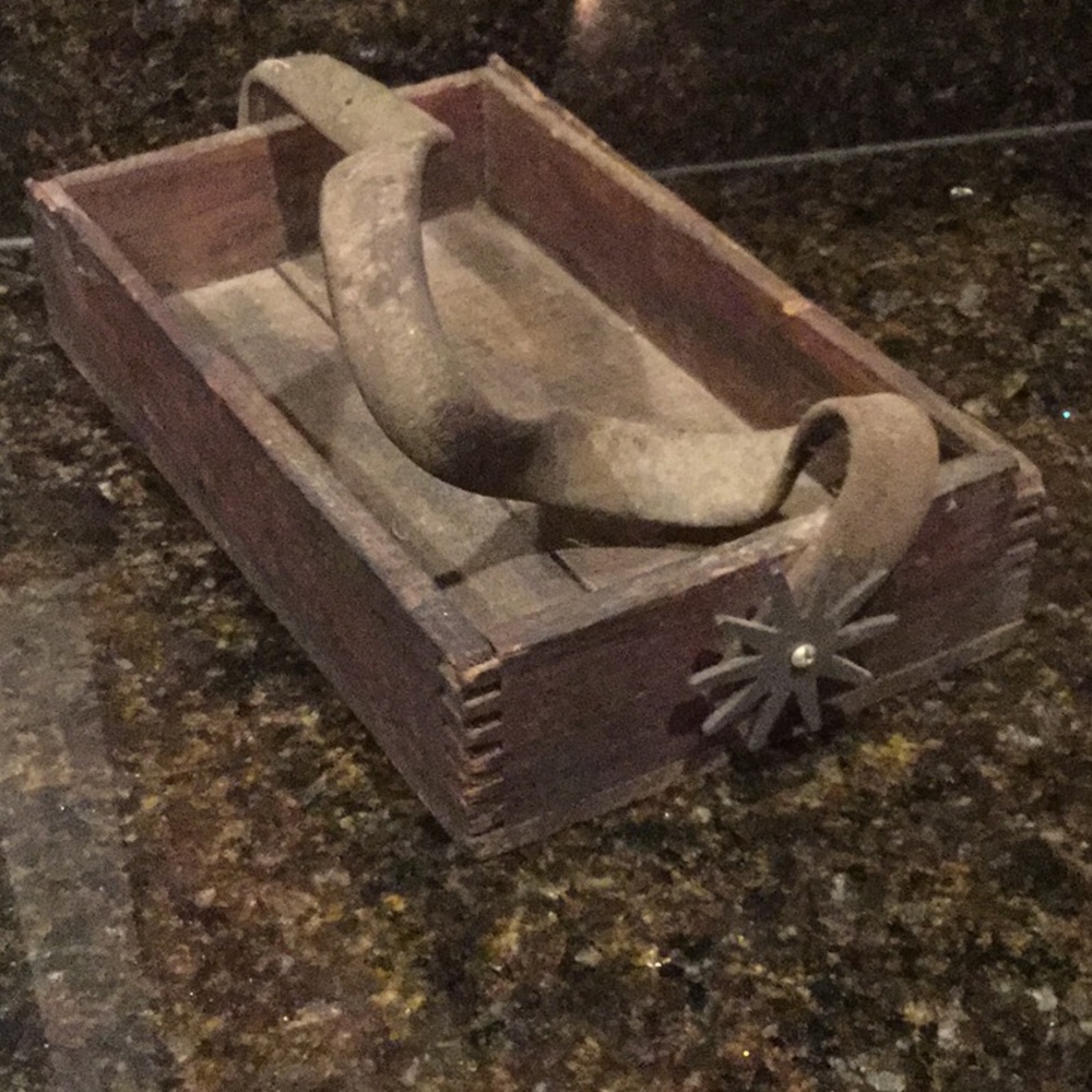 Vintage decor barn cowgirl rustic spur rowel box. I cleaned it since took photos